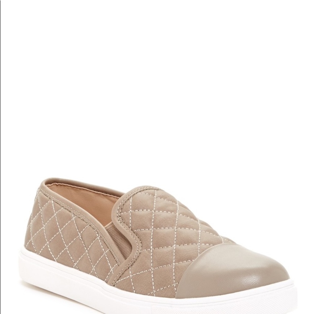 STEVE MADDEN PUFFED QUILTED SLIP ON SNEAKER- 9M